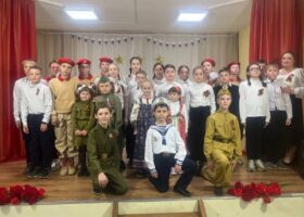 Участники концерта учащиеся Новоалександровской СОШ